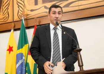 Deputado ameaça procurar MP para obrigar a Eletrobrás a executar o programa Luz para Todos