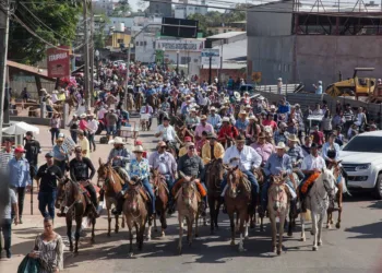 Cavalgada abre oficialmente a Expoacre 2017