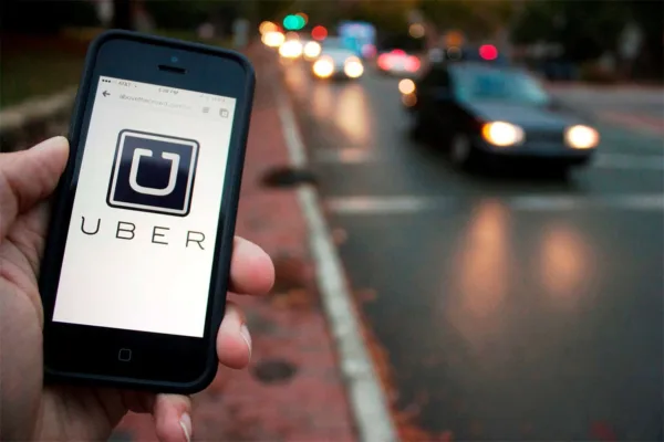 Rbtrans continua multando motoristas da Uber, mas não divulga número de autuações