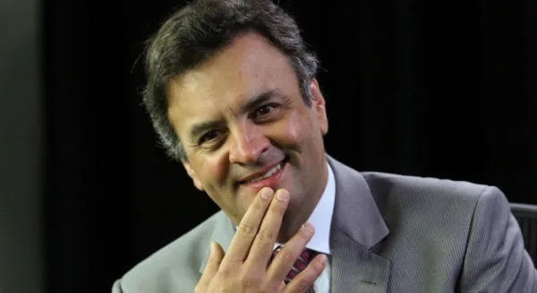 Ministro Marco Aurélio determina o retorno de Aécio Neves à função de senador