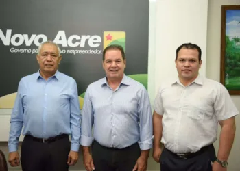 Tião recebe embaixador da Bolívia e reforça importância da integração entre países