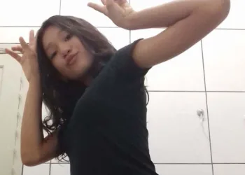 Família pede ajuda para encontrar adolescentes