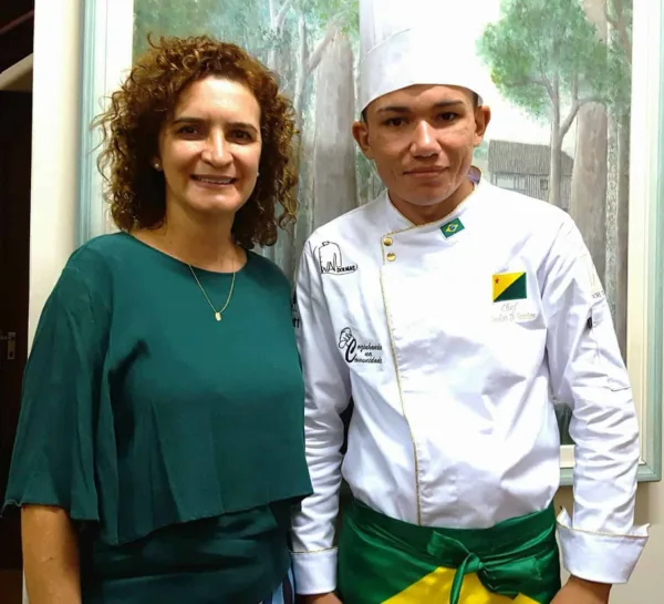 Chef acreano que irá representar o Brasil em evento internacional é recebido pela primeira-dama