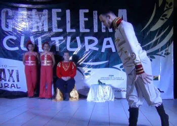 Gameleira cultural leva teatro, música, dança, além de artes plásticas e visuais a três bairros de Rio Branco nesta semana 15 Gameleira cultural leva teatro, música, dança, além de artes plásticas e visuais a três bairros de Rio Branco nesta semana