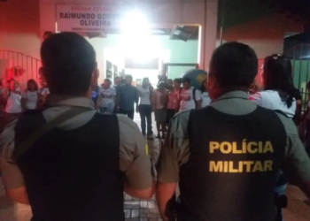 Emylson Farias coordena policiais em operação nas ruas da Capital