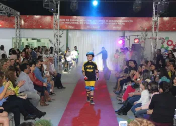 Glamour na Expoacre: desfile de peças das indústrias de confecções do Estado é sucesso