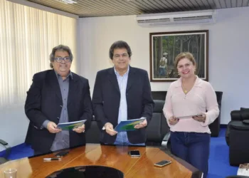 TCE, Sebrae e Amac, firmam parceria para a implementação da Lei Geral da Micro e Pequena Empresa 5 TCE, Sebrae e Amac, firmam parceria para a implementação da Lei Geral da Micro e Pequena Empresa