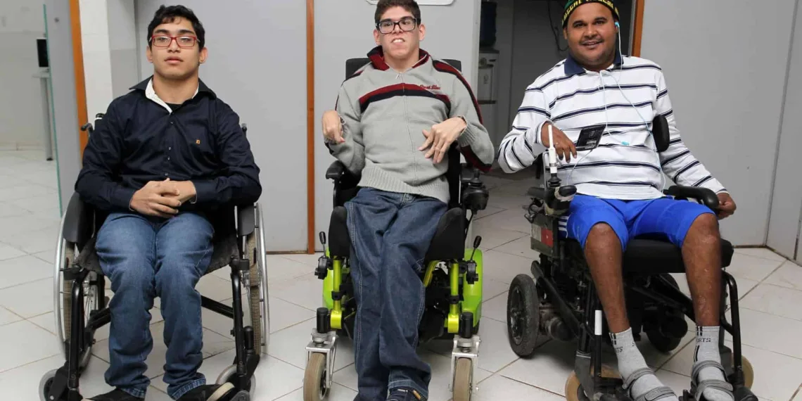 Três dos cinco competidores que representarão o Acre na etapa regional de Bocha Paralímpica (Foto/ Angela Peres-Secom)