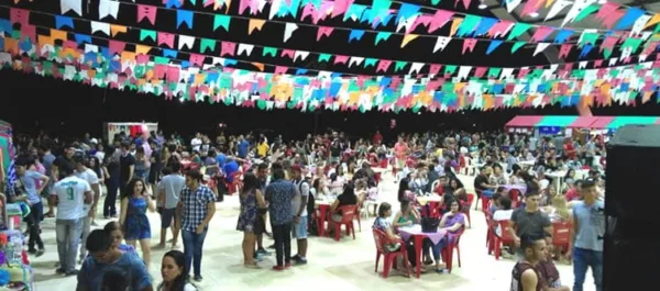 Ufac realiza arraial