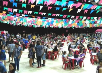 Ufac realiza arraial