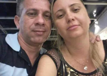 Marcio Brito e a esposa Claudineia Borges , pais da estudante