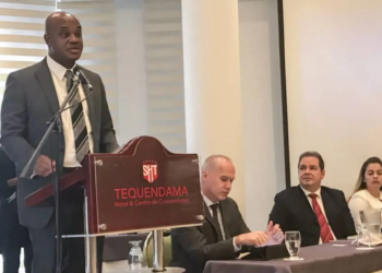 Tião Viana apresenta desenvolvimento sustentável acreano para governo colombiano