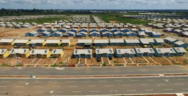 Governo realiza sorteio de endereços de 217 casas que serão entregues na Cidade do Povo