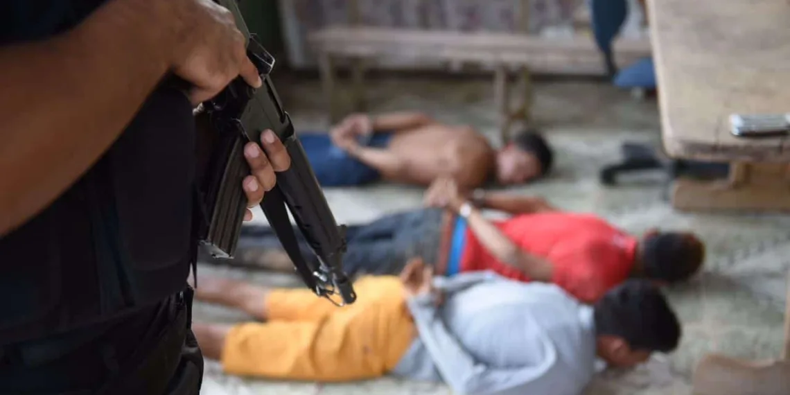 Polícias deflagram ação simultânea em 4 cidades e prendem 34 pessoas