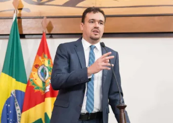 Daniel Zen propõe a legalização das drogas como forma de combater a violência no Estado 14 Daniel Zen propõe a legalização das drogas como forma de combater a violência no Estado