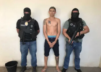 Polícia prende dois acusados de matar pai de diretor de presídio em Rio Branco