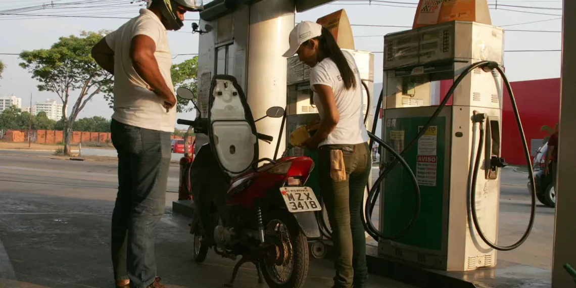 Acreanos devem pagar mais caro pela gasolina e diesel a partir desta terça, 22