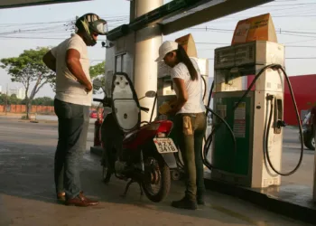 Acreanos devem pagar mais caro pela gasolina e diesel a partir desta terça, 22