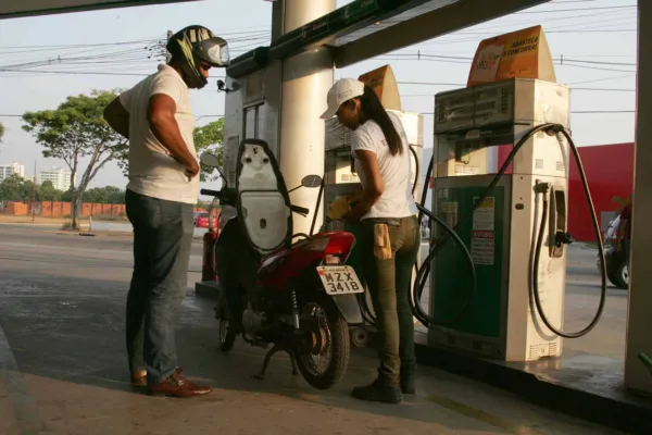 Acreanos devem pagar mais caro pela gasolina e diesel a partir desta terça, 22