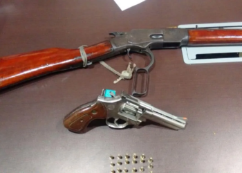 Polícia prende três homens e uma adolescente em ação contra o tráfico