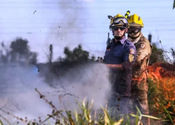 Educação e Bombeiros atuam para conscientizar comunidades sobre queimadas
