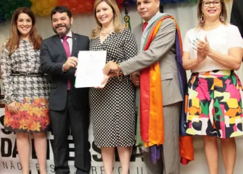 Nazareth Araújo anuncia decreto que cria Conselho de Direitos LGBT