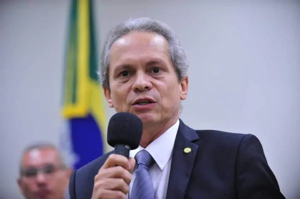 Raimundo Angelim defende uma nova reforma política que fortaleça a democracia