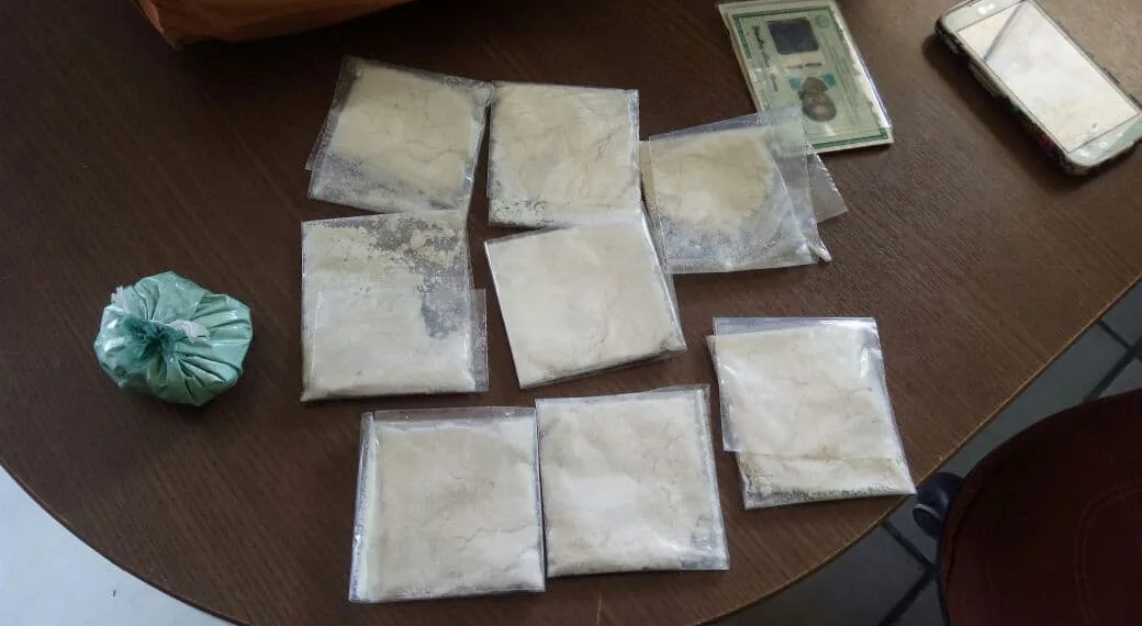 Em abordagem a veículo, Polícia Militar prende mulher com drogas na BR 364