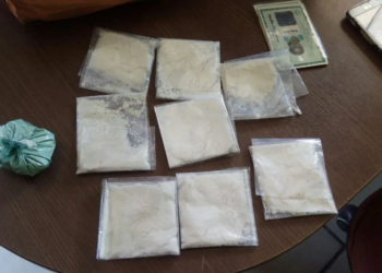 Em abordagem a veículo, Polícia Militar prende mulher com drogas na BR 364