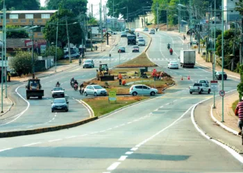 Obra de adequação na Avenida Ceará visa reduzir conflitos no trânsito e retenção de veículos no local
