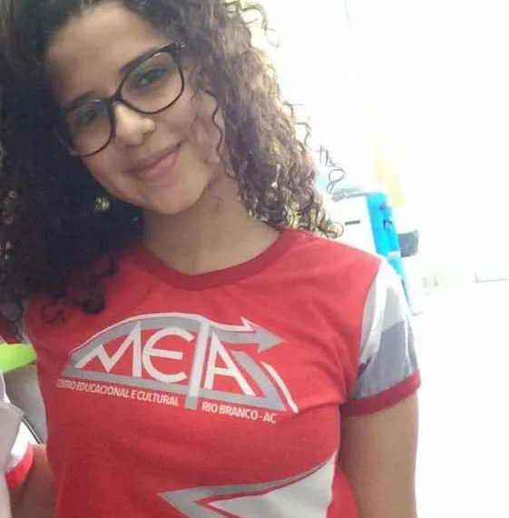 Arielle Farias da Cruz, 17 anos ( FOTO /REPRODUÇÃO FACEBOOK)