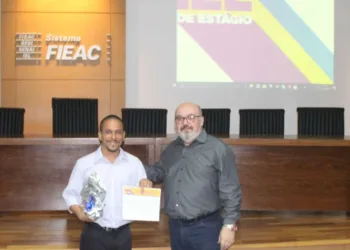 IEL promove workshop e entrega prêmio para estagiário destaque