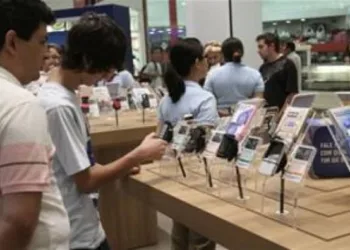 Vendas de celulares e smartphones devem crescer no Dia dos Pais, diz pesquisa