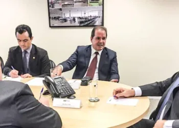 Tião Viana e presidente da Infraero discutem possibilidades de voos internacionais no Acre