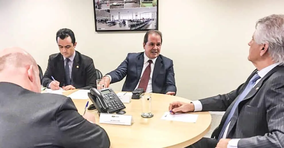Tião Viana e presidente da Infraero discutem possibilidades de voos internacionais no Acre