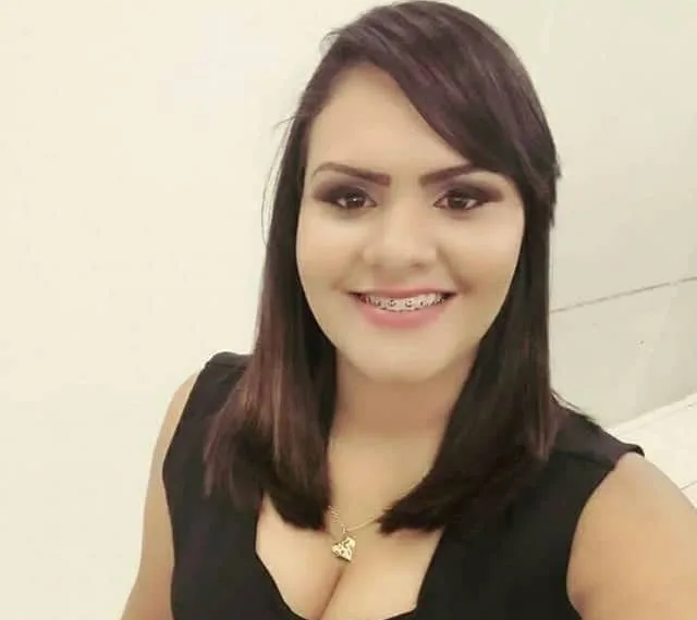 Jovem baleada por assaltantes no Acre está com bala alojada na coluna e não vai voltar a andar, diz família