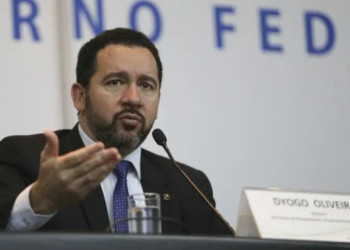 Ministro diz que são falsas notícias de que salário mínimo será reduzido