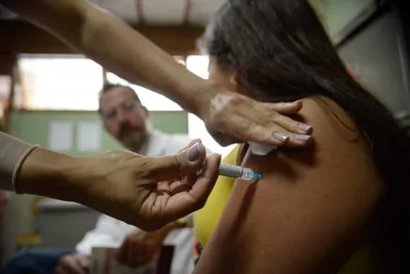 Governo amplia público-alvo de vacinas de HPV para adultos até 26 anos