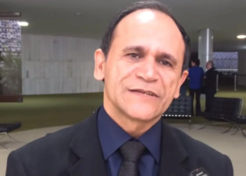 Moisés Diniz apresenta a urbanitários projeto que veta privatização da Eletroacre e outras estatais de energia