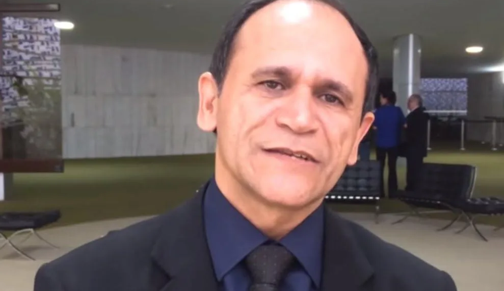 Moisés Diniz apresenta a urbanitários projeto que veta privatização da Eletroacre e outras estatais de energia