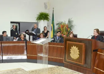 Desembargadora Regina Ferrari é empossada presidente do TRE-AC