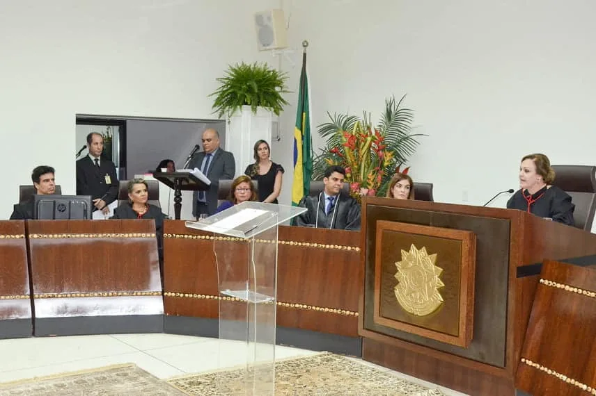 Desembargadora Regina Ferrari é empossada presidente do TRE-AC