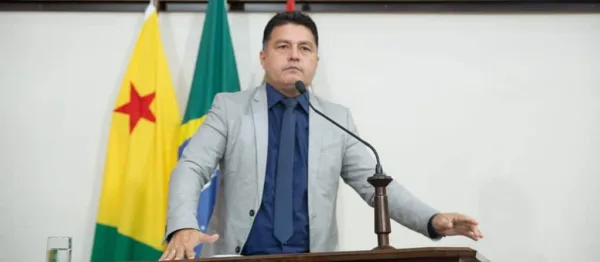 Deputado Eber Machado chora no parlamento ao ser chamado de louco por um colega da oposição