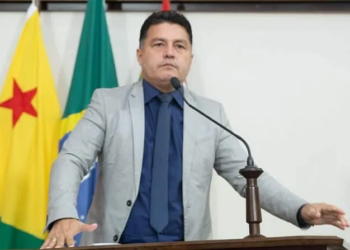 Deputado Eber Machado chora no parlamento ao ser chamado de louco por um colega da oposição