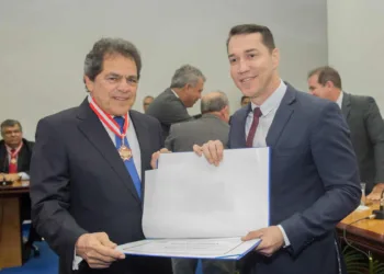 Presidente Ney Amorim é homenageado pelo TCE