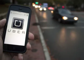 Justiça concede liminar proibindo que Rbtrans multe a apreenda carro registrado no Uber