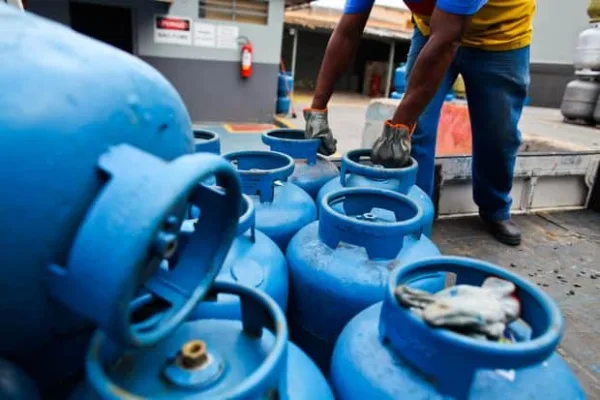 Petrobras reajusta valor da botija de gás e acreanos reclamam do valor