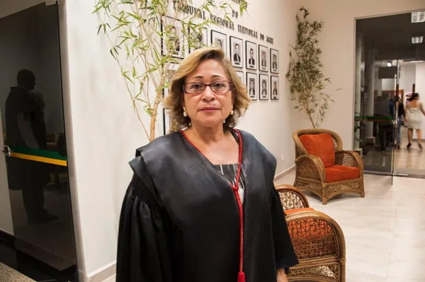 Suspensa liminar que determinou reintegração de servidores temporários do Estado