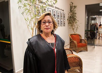 Suspensa liminar que determinou reintegração de servidores temporários do Estado