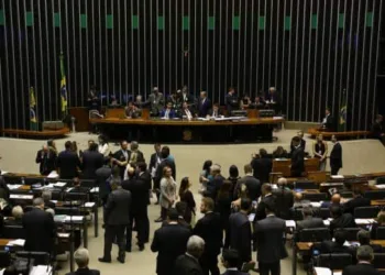 Proposta extinguirá aposentadorias especiais para parlamentares